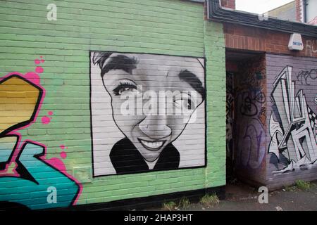 francis-bourgeois-street-art-in-brighton-train-spotter-und-tik-tok-star