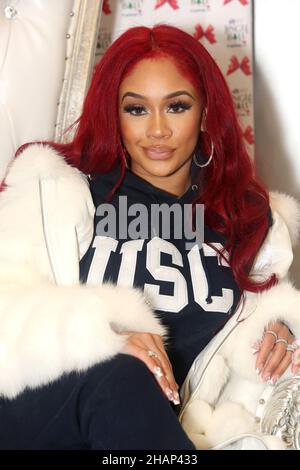 Philadelphia, PA, USA. 13th Dez 2021. Saweetie im Hintergrund beim Jingle Ball Q102 2021 im Wells Fargo Center in Philadelphia, Pennsylvania, 13. Dezember 2021. Bild: Star Shooter/Media Punch/Alamy Live News Stockfoto
