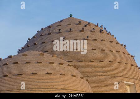 Kuppel des Nedjmeddin Kubra Najm ad-DIN al-Kubra Mausoleum im alten Konye-Urgench, Turkmenistan. Stockfoto