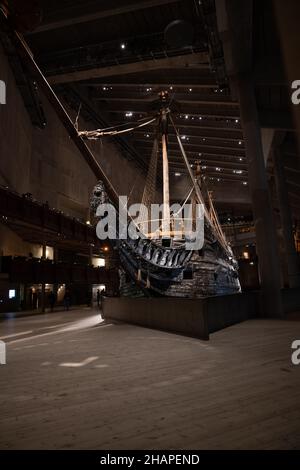 Das prächtige hölzerne Vasa-Kriegsschiff, das aus dem Meer geborgen und im Vasa-Museum ausgestellt wurde. Schwedisches Kriegsschiff, das von 1626 bis 1628 gebaut wurde. Stockfoto