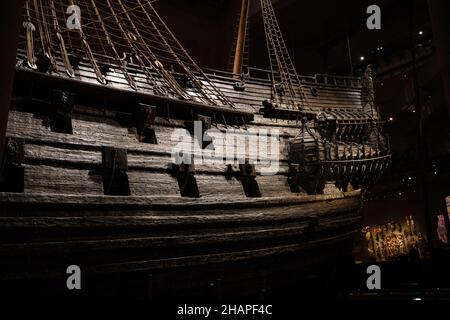 Das prächtige hölzerne Vasa-Kriegsschiff, das aus dem Meer geborgen und im Vasa-Museum ausgestellt wurde. Schwedisches Kriegsschiff, das von 1626 bis 1628 gebaut wurde. Stockfoto