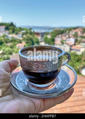 Türkisches Kaffeekonzept in der Nähe geplant Stockfoto