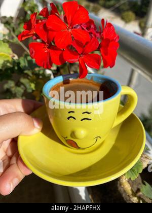 Türkisches Kaffeekonzept in der Nähe geplant Stockfoto