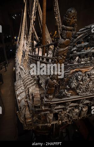 Das prächtige hölzerne Vasa-Kriegsschiff, das aus dem Meer geborgen und im Vasa-Museum ausgestellt wurde. Schwedisches Kriegsschiff, das von 1626 bis 1628 gebaut wurde. Stockfoto
