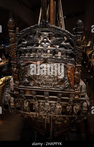 Das prächtige hölzerne Vasa-Kriegsschiff, das aus dem Meer geborgen und im Vasa-Museum ausgestellt wurde. Schwedisches Kriegsschiff, das von 1626 bis 1628 gebaut wurde. Stockfoto