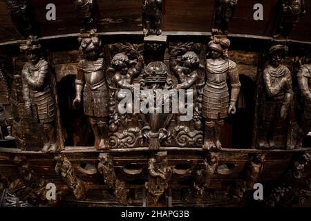 Das prächtige hölzerne Vasa-Kriegsschiff, das aus dem Meer geborgen und im Vasa-Museum ausgestellt wurde. Schwedisches Kriegsschiff, das von 1626 bis 1628 gebaut wurde. Stockfoto