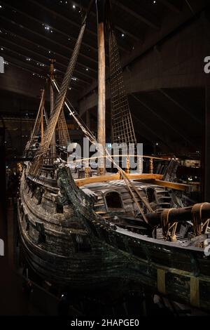 Das prächtige hölzerne Vasa-Kriegsschiff, das aus dem Meer geborgen und im Vasa-Museum ausgestellt wurde. Schwedisches Kriegsschiff, das von 1626 bis 1628 gebaut wurde. Stockfoto
