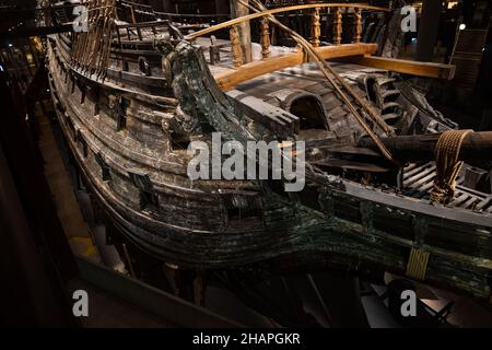 Das prächtige hölzerne Vasa-Kriegsschiff, das aus dem Meer geborgen und im Vasa-Museum ausgestellt wurde. Schwedisches Kriegsschiff, das von 1626 bis 1628 gebaut wurde. Stockfoto