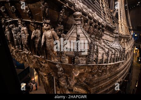 Das prächtige hölzerne Vasa-Kriegsschiff, das aus dem Meer geborgen und im Vasa-Museum ausgestellt wurde. Schwedisches Kriegsschiff, das von 1626 bis 1628 gebaut wurde. Stockfoto
