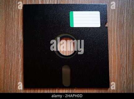 Diskette mit grünem Beschriftungshintergrund Stockfoto