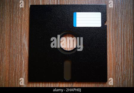 Diskette 5,25 mit blauem Beschriftungshintergrund Stockfoto