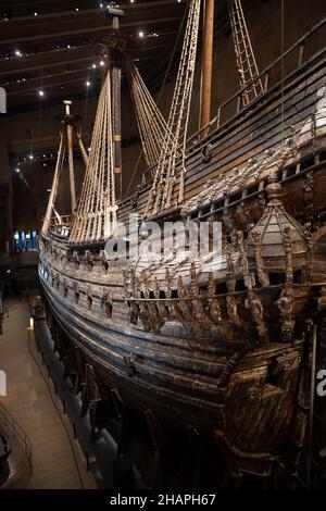 Das prächtige hölzerne Vasa-Kriegsschiff, das aus dem Meer geborgen und im Vasa-Museum ausgestellt wurde. Schwedisches Kriegsschiff, das von 1626 bis 1628 gebaut wurde. Stockfoto