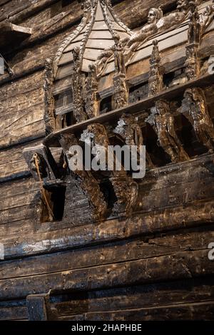 Das prächtige hölzerne Vasa-Kriegsschiff, das aus dem Meer geborgen und im Vasa-Museum ausgestellt wurde. Schwedisches Kriegsschiff, das von 1626 bis 1628 gebaut wurde. Stockfoto