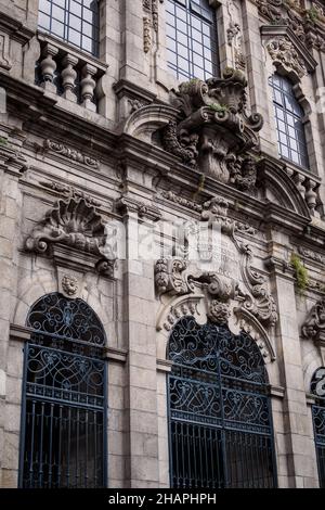 Fassade der Kirche der Barmherzigkeit Straße der Blumen in Porto, Portugal Stockfoto