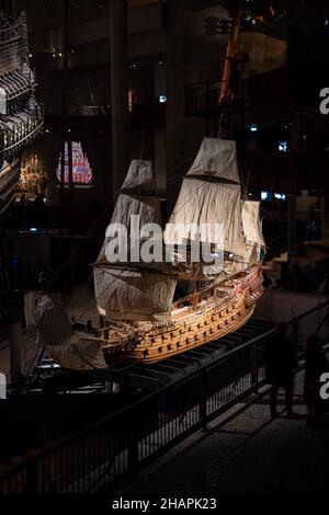 Modell des prächtigen hölzernen Vasa-Kriegsschiffes, das aus dem Meer geborgen und im Vasa-Museum ausgestellt wurde. Schwedisches Kriegsschiff, das von 1626 bis 1628 gebaut wurde Stockfoto