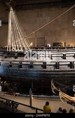 Das prächtige hölzerne Vasa-Kriegsschiff, das aus dem Meer geborgen und im Vasa-Museum ausgestellt wurde. Schwedisches Kriegsschiff, das von 1626 bis 1628 gebaut wurde. Stockfoto