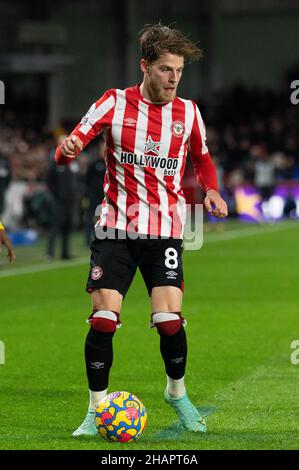 Brentford, Großbritannien. 10th Dez 2021. Brentford Mathias Jensen während des Premier League-Spiels zwischen Brentford und Watford am 10. Dezember 2021 im Brentford Community Stadium, Brentford, England. Foto von Andrew Aleksiejczuk/Prime Media Images. Quelle: Prime Media Images/Alamy Live News Stockfoto