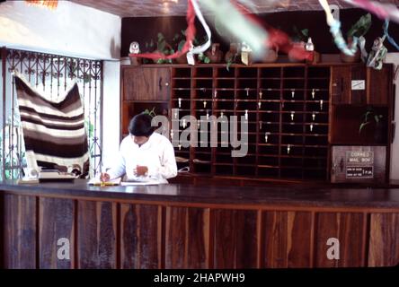 Uxmal, Mexiko. 12/26/1985. Mision Hotel. Grand Hotel. Gute Küche. Klimatisierte Zimmer. Balkon mit Blick auf die Ruinen von Uxmal. Safe. 3 Sterne. Stockfoto