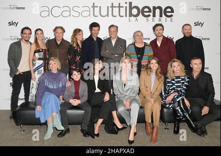 Rom, Italien. 14th Dez 2021. Die Darsteller nehmen an der Fotoserie Teil, einer casa tutti Bene la Serie im Quattro Fontane Cinema. Kredit: SOPA Images Limited/Alamy Live Nachrichten Stockfoto