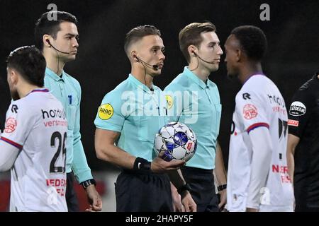 VELSEN, NIEDERLANDE - 14. DEZEMBER: Schiedsrichter Eijgelsheim während des niederländischen TOTO KNVB Cup-Spiels zwischen Telstar und Spakenburg am 14. Dezember 2021 im Telstar Stadion in Velsen, Niederlande (Foto: Patrick Goosen/Orange Picters) Stockfoto