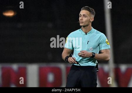 VELSEN, NIEDERLANDE - 14. DEZEMBER: Schiedsrichter Eijgelsheim während des niederländischen TOTO KNVB Cup-Spiels zwischen Telstar und Spakenburg am 14. Dezember 2021 im Telstar Stadion in Velsen, Niederlande (Foto: Patrick Goosen/Orange Picters) Stockfoto