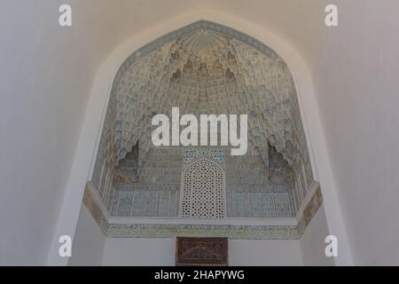 Iwan-gewölbtes Portal des Gur-e Amir-Mausoleums in Samarkand, Usbekistan Stockfoto