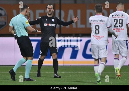 VELSEN, NIEDERLANDE - 14. DEZEMBER: Schiedsrichter Eijgelsheim während des niederländischen TOTO KNVB Cup-Spiels zwischen Telstar und Spakenburg am 14. Dezember 2021 im Telstar Stadion in Velsen, Niederlande (Foto: Patrick Goosen/Orange Picters) Stockfoto