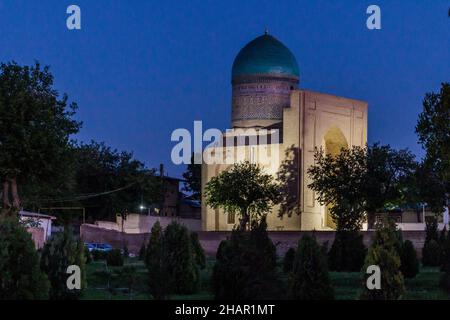 Abendansicht des Bibi-Khanym-Mausoleums in Samarkand, Usbekistan Stockfoto