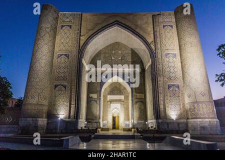 Abendansicht der Bibi-Khanym Moschee in Samarkand, Usbekistan Stockfoto