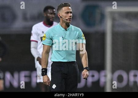 VELSEN, NIEDERLANDE - 14. DEZEMBER: Schiedsrichter Eijgelsheim während des niederländischen TOTO KNVB Cup-Spiels zwischen Telstar und Spakenburg am 14. Dezember 2021 im Telstar Stadion in Velsen, Niederlande (Foto: Patrick Goosen/Orange Picters) Stockfoto