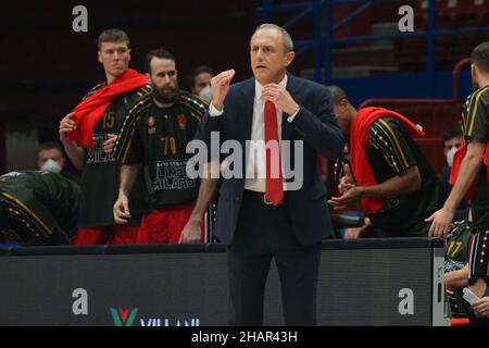 Mailand, Italien. 14th Dez 2021. Ettore Messina, Cheftrainer AX Armani Exchange Olimpia Milano während Der A/X Armani Exchange Milano vs Panathinaikos Superfood Athens, Basketball Euroleague Championship in Mailand, Italien, Dezember 14 2021 Credit: Independent Photo Agency/Alamy Live News Stockfoto