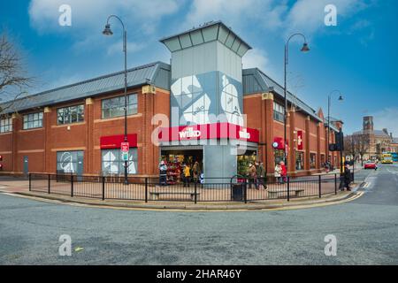 09.10.2021 St Helens, Merseyside, Großbritannien. Wilkinsons Einzelhandelsgeschäft in St Helens, Merseyside. Redaktionell Stockfoto