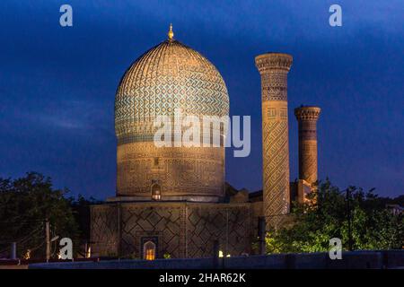 Abendansicht des Gur-e Amir Mausoleums in Samarkand, Usbekistan Stockfoto