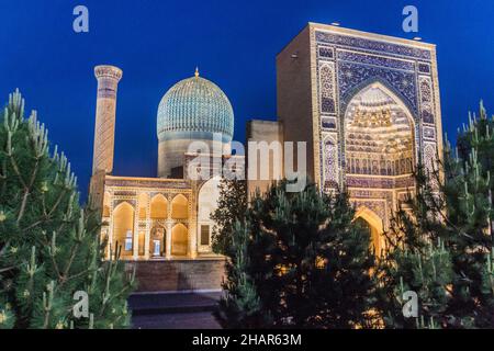 Abendansicht des Gur-e Amir Mausoleums in Samarkand, Usbekistan Stockfoto