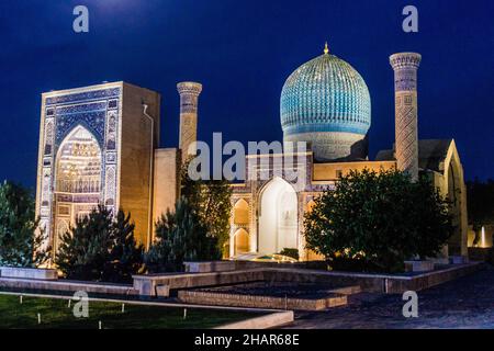 Abendansicht des Gur-e Amir Mausoleums in Samarkand, Usbekistan Stockfoto