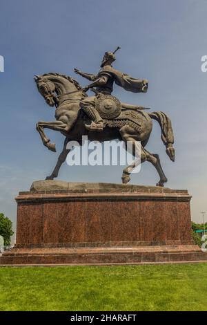 TASCHKENT, USBEKISTAN - 3. MAI 2018: Tamerlane Timur-Statue auf dem Skver im. Amira Temura Platz in Taschkent, Usbekistan Stockfoto