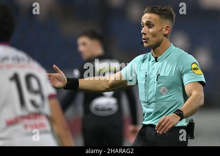 VELSEN, NIEDERLANDE - 14. DEZEMBER: Schiedsrichter Eijgelsheim während des niederländischen TOTO KNVB Cup-Spiels zwischen Telstar und Spakenburg am 14. Dezember 2021 im Telstar Stadion in Velsen, Niederlande (Foto: Patrick Goosen/Orange Picters) Stockfoto