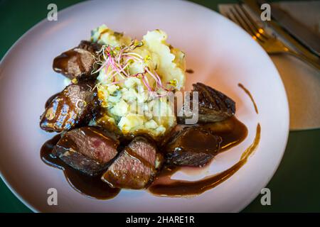 Mittagessen in einem Bistro in Narbonne, Frankreich Stockfoto