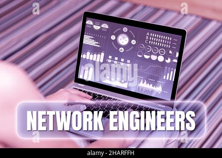 Konzeptionelle Darstellung von Netzwerkingenieuren. Wort für Technologie professionelle qualifizierte in Computersystem Frau sitzt mit Laptop Upper Back View arbeiten Stockfoto