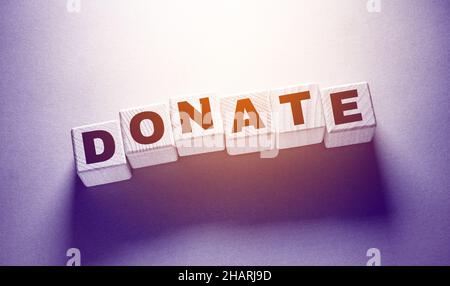 Spenden Wort geschrieben auf Holzwürfel Stockfoto