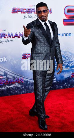 Westwood, Usa. 13th Dez 2021. WESTWOOD, LOS ANGELES, KALIFORNIEN, USA - 13. DEZEMBER: Der amerikanische Schauspieler Jamie Foxx kommt zur Premiere von Columbia Pictures' 'Spider-man: No Way Home', die am 13. Dezember 2021 im Regency Village Theatre in Westwood, Los Angeles, Kalifornien, USA, stattfand. (Foto: Image Press Agency/Sipa USA) Quelle: SIPA USA/Alamy Live News Stockfoto