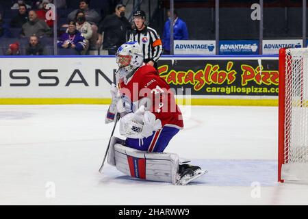 10. Dezember 2021: Laval Rocket Torhüter Cayden Primeau (31) rettet in der zweiten Periode gegen die Rochester-Amerikaner. Die Rochester Americans veranstalteten die Laval Rocket in einem American Hockey League-Spiel in der Blue Cross Arena in Rochester, New York. (Jonathan Tenca/CSM) Stockfoto