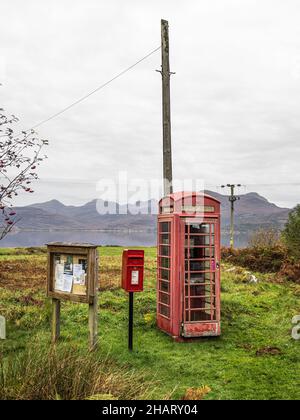 Die abgelegene Crofting Township Inveralligin am Nordufer von Loch Torridon in Wester Ross. Stockfoto