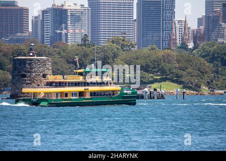 Die Fähre balmoral von Sydney führt über Denison am Hafen von Sydney, NSW, Australien Stockfoto