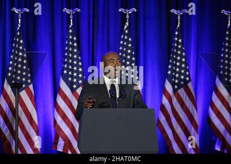 DNC-Vorsitzender Jamie Harrison spricht während einer Feiertagsfeier für das Demokratische Nationalkomitee im Hotel Washington am 14. Dezember 2021 in Washington, DC.Quelle: Oliver Contreras/Pool via CNP/MediaPunch Stockfoto