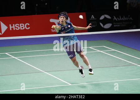 Huelva, Spanien. 14th Dez 2021. Koki Watanabe (JPN) Badminton : Watanabe aus Japan beim Herren-Einzel-2nd-Runden-Spiel gegen Peng aus China beim BWF 'TotalEnergies BWF World Championships 2021' im Palacio de Los Deportes Carolina Marin in Huelva, Spanien . Quelle: Mutsu Kawamori/AFLO/Alamy Live News Stockfoto