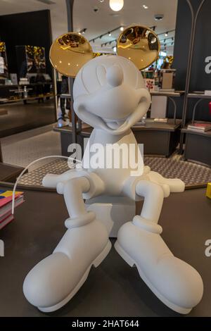 Paris, Frankreich - 12 04 2021: Kaufhaus La Samaritaine. Mickey zu weihnachten Stockfoto