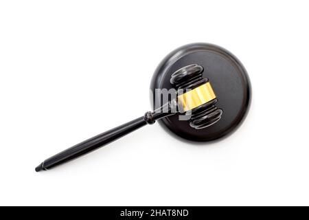 Klassischer Richter Gavel isoliert auf weiß, Draufsicht Stockfoto