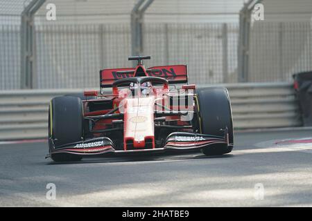 15.12.2021, Yas Marina Circuit, Abu Dhabi, Formel-1-Testfahrten, im Bild Carlos Sainz Jr. (ESP), Scuderia Ferrari Mission winnow Stockfoto