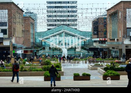 The Precinct at Christmas, Coventry, West Midlands, England, Großbritannien. 2021 Stockfoto